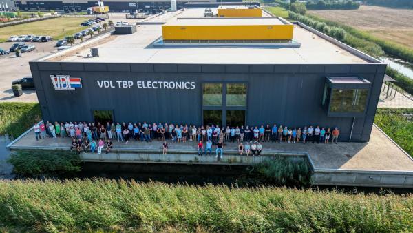 2022-08-25-VDL-TBP-Electronics-dronefoto-s-met-collega-s-2.jpg